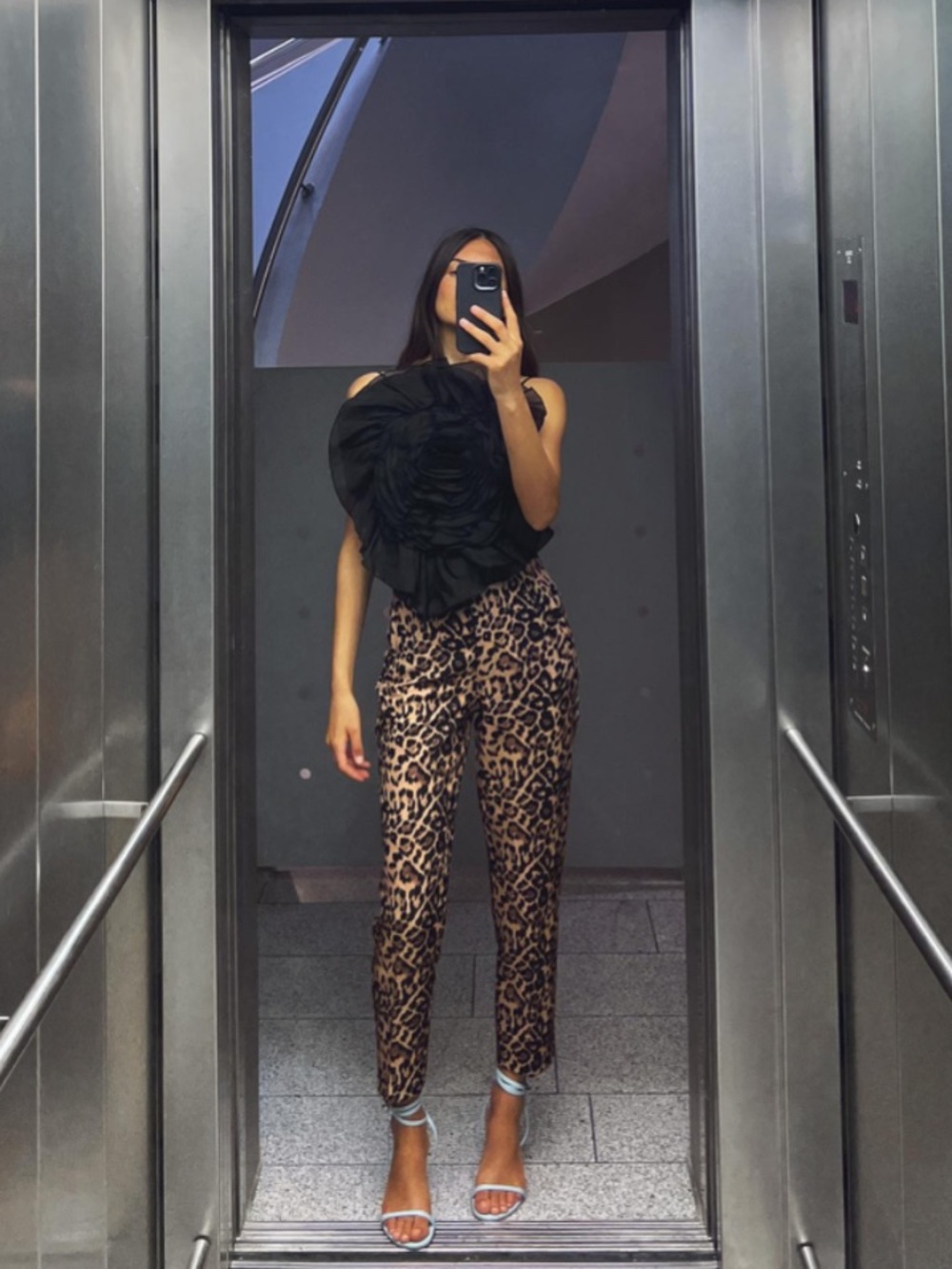 Zara Women’s Leopard Print Ankle pants
Slim Fit
Check out our Bundle Deal!